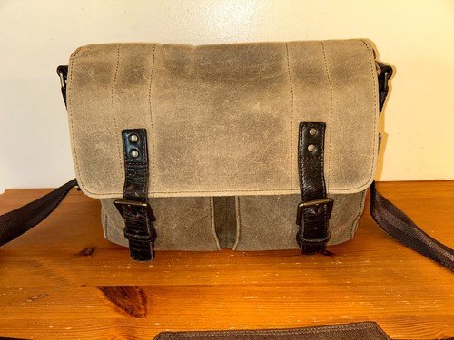 Ona prince street messenger - prince, /