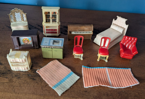 Vintage 1950s 1960s doll - doll, house