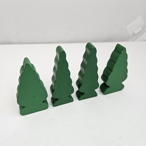 Wooden trees green train - in,