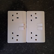 3 off MK  Double Socket 2G 2 Gang Double Switched Plug Socket White 13A K2747WHI