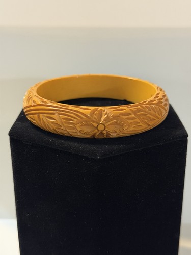Vintage bakelite deep carved - bakelite,