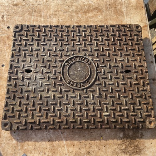 Cast iron manhole cover 678mm - iron,