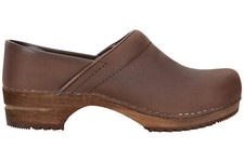 Sanita Classic Closed Clogs in