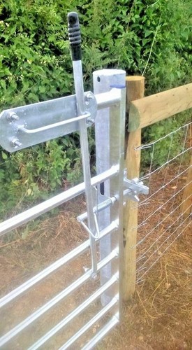 Equestrian gate latch for