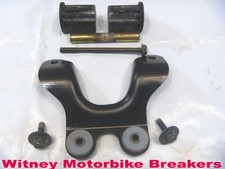 YAMAHA FAZER FZ6 2004-08 FUEL TANK MOUNTS MOUNT BRACKETS +/- 7K MILES FZ6N FZ6S