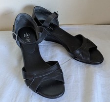 TLC Womens Black Leather Wedge