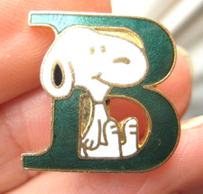 SNOOPY quality vintage Aviva metal enamelled alphabet pin BADGE LETTER B green
