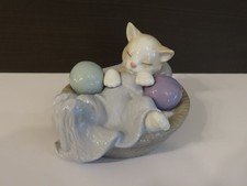 Nao by Lladro 1407 Kitten in Wool Basket.