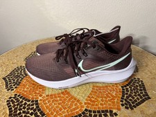 Women Size 10.5 Nike Pegasus