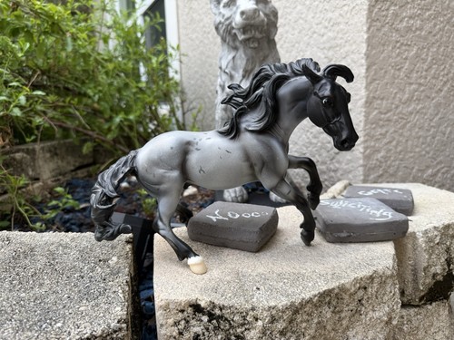 Rare retired breyer horse - breyer,