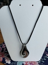 Art Glass Pendant Necklace –