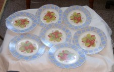 Set of 7 Arcopal Strawberries