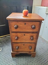 A 19th Century Mahogany Small Chest Of Drawers With Wooden Knobs Great Colour
