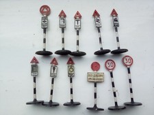 11 Meccano Dinky made in