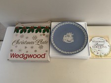 WEDGWOOD CHRISTMAS PLATE 1992 ORIGINAL BOX With Stand. 215mm Diameter.