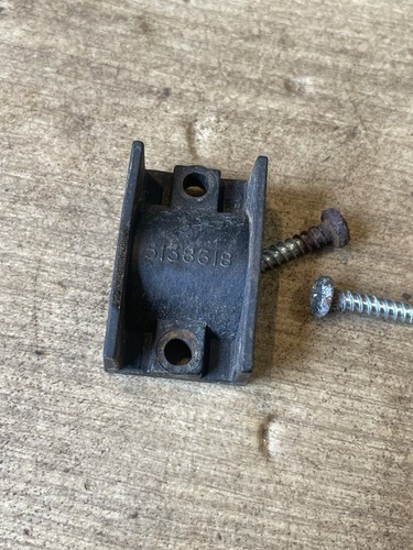 Front axle runner 5138618 - axle,