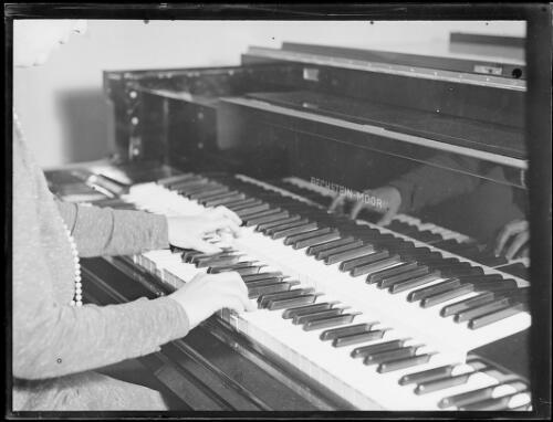 Woman playing bechstein moor - playing, bechstein-moor