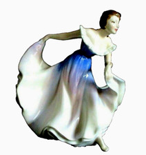 RARE ROYAL DOULTON FIGURINE - A GYPSY DANCE HN 2230