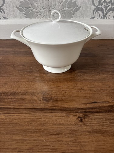 White bone china lidded soup - white,