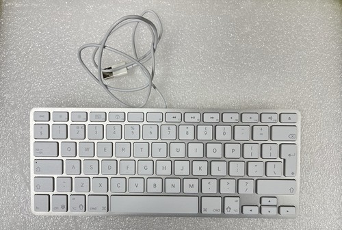 New apple wired keyboard - keyboard,