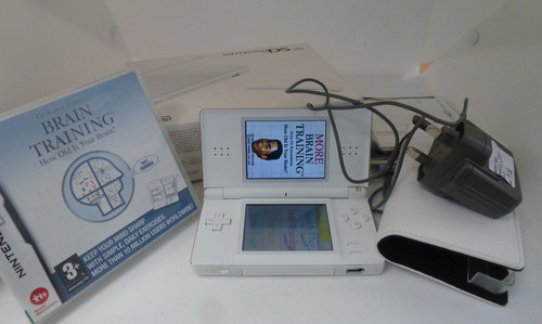Nintendo lite polar white - nintendo,