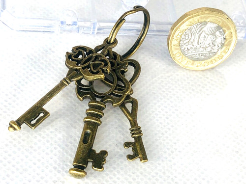 Keys keyring antique style - keys,