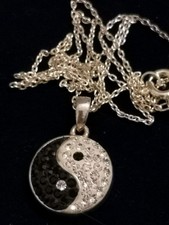 925 Sterling Silver Sparkling YIN & YANG Pendant Necklace Nice Condition