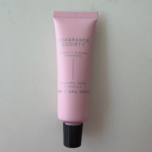 Fragrance society hand - &, s