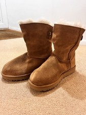 Ladies UGG classic short