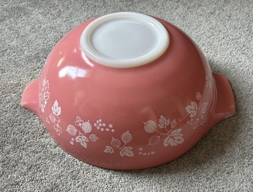 Vintage large pyrex - large, "pink