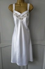 LADIES VTG M&S WHITE SILKY SOFT POLYESTER FULL SLIP SIZE 16 