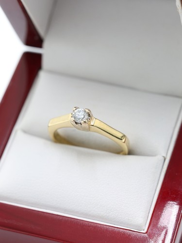 18ct yellow solid gold - 18ct, 0.22ct