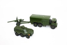 DINKY TOYS 3 MILITERY ITEMS  676 ARMOURED CAR, 692 FILED GUN 622 ARMY TRUCK