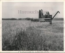 Press Photo Combines work A