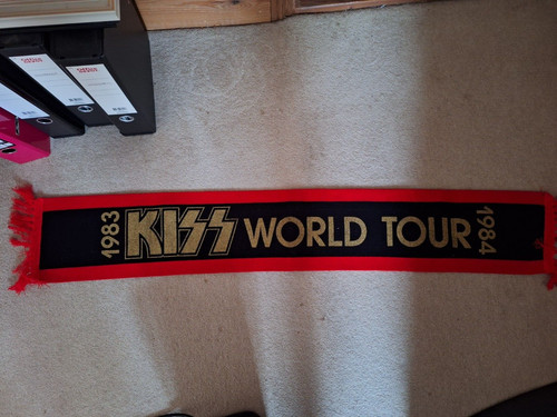 Kiss world tour original scarf - world,