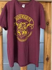 HOGWARTS - Harry Potter - Burgundy T-shirt - Size M.