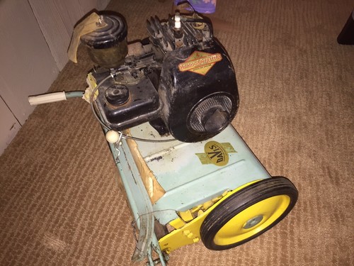 Nos antique davis - reel, lawn