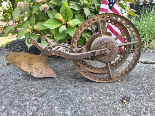 Planet seeder with plow - planet,