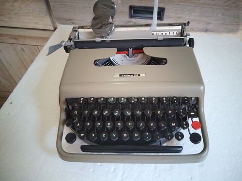 Olivetti letter l - letter, 22