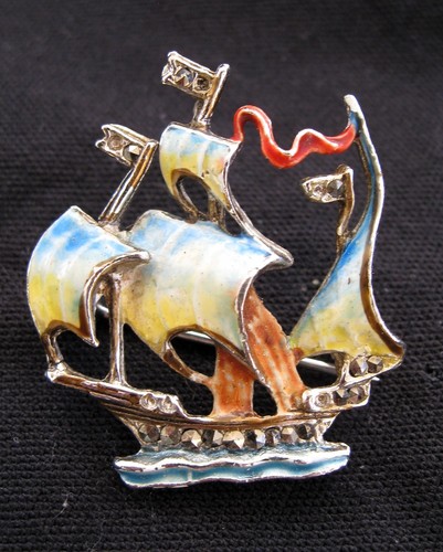 Galleon enamel brooch 1940 - galleon,