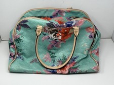 GUESS  WEEKENDER CARRY ON BAG