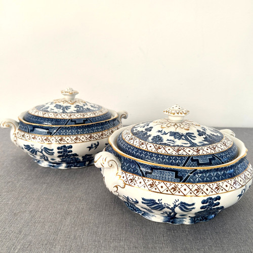 Pair booths lidded vegetable - lidded,