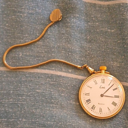 Limit quartz gold tone - quartz,