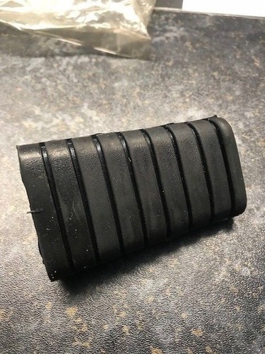 Yamaha front footrest - yamaha,