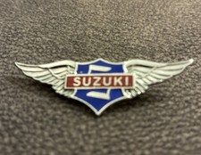 VINTAGE SUZUKI MOTORCYCLE - WINGS  ENAMEL PIN BADGE