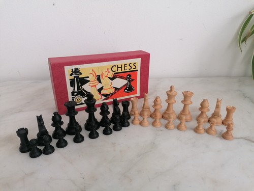 Vintage chessmen set c - –, k