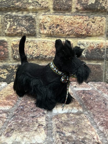 Festive black scottie dog - black,