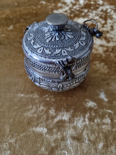 Silver tone lidded - tone,