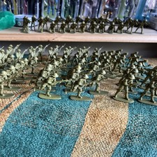 VINTAGE PLASTIC TOY SOLDIERS, BRITISH 8th ARMY approx 1/32 SCALE Hong Kong Made