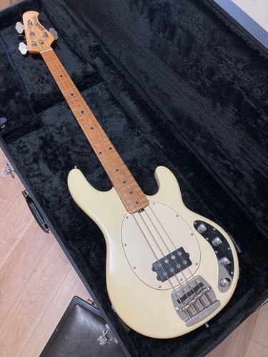 Ernie ball music man stingray - ball,